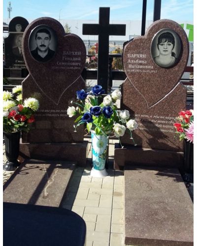 Гранитный памятник