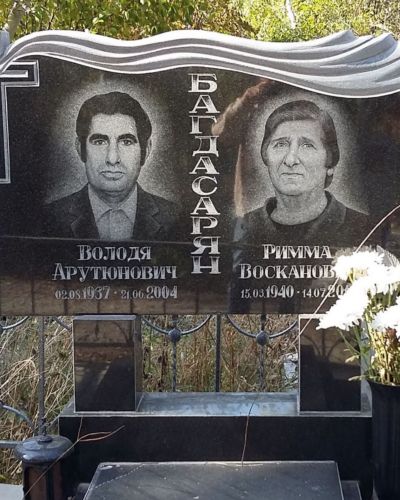 Гранитный памятник