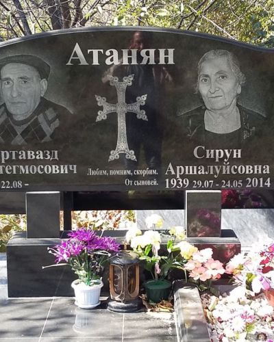 Гранитный памятник