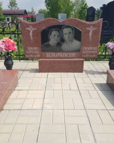 Гранитный памятник