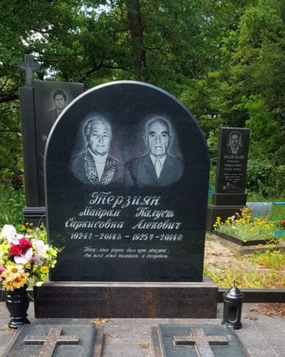 Гранитный памятник