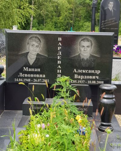 Гранитный памятник